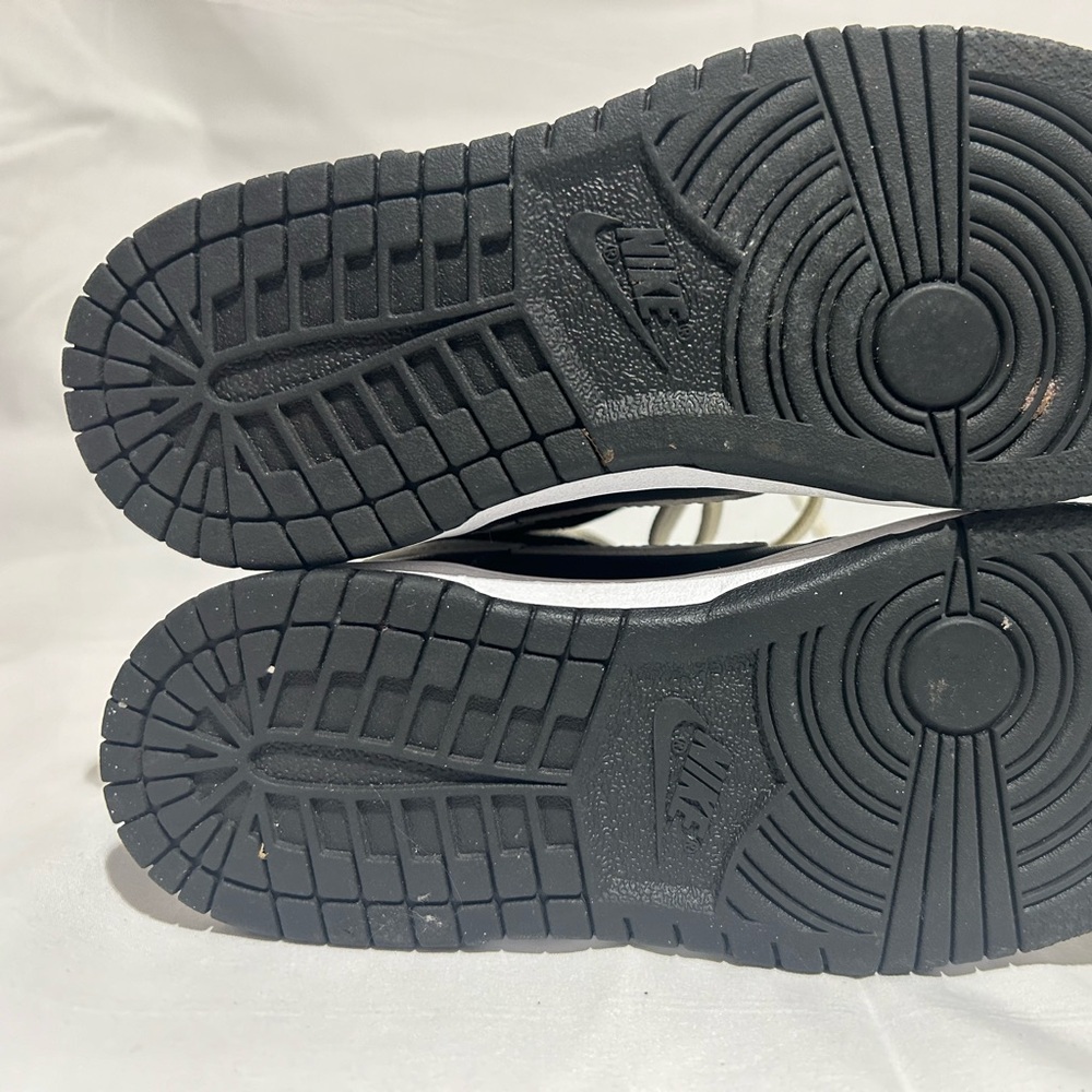 Boys Nike Dunk High shoes. Size 13C - Picture 4 of 4